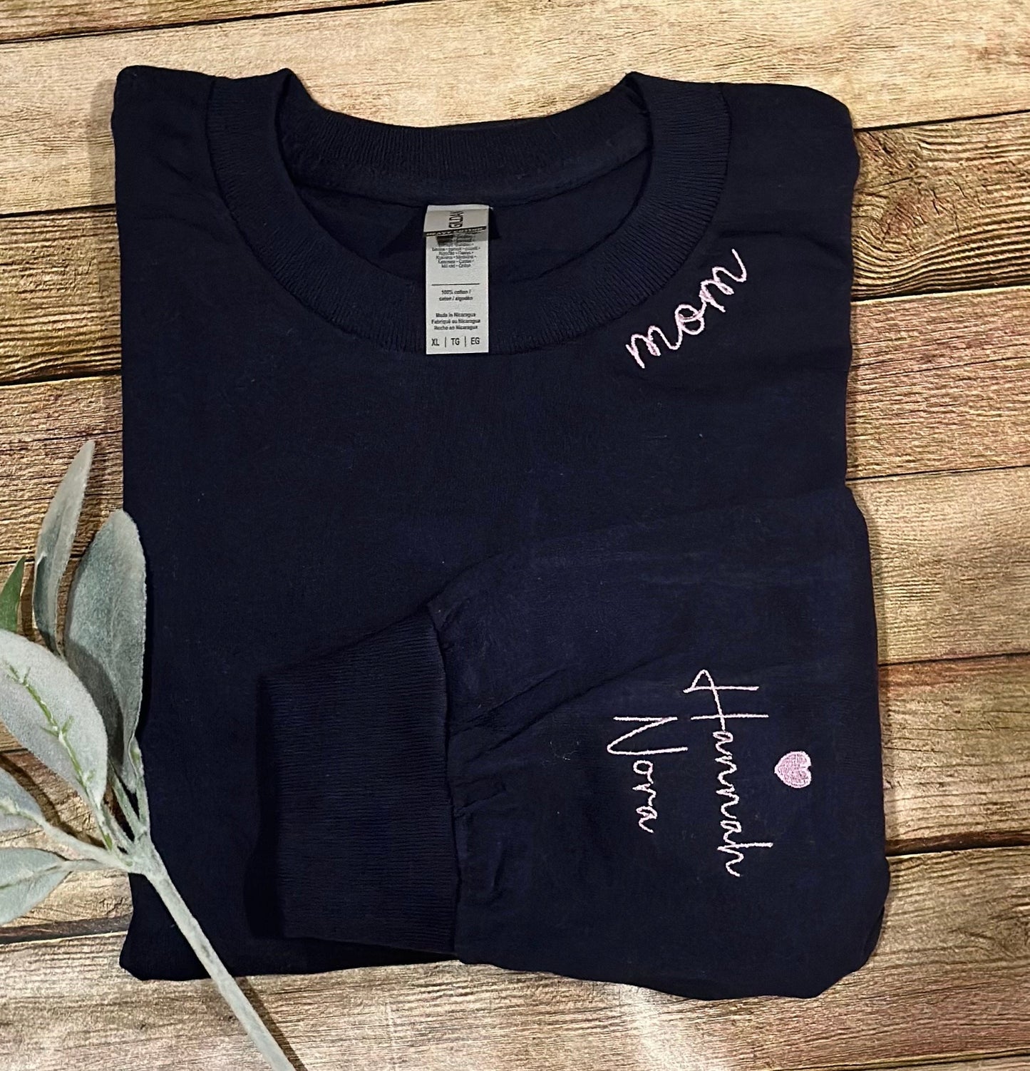 Personalized Embroidered Mom Collar Sweatshirt with Children's Names on Sleeve