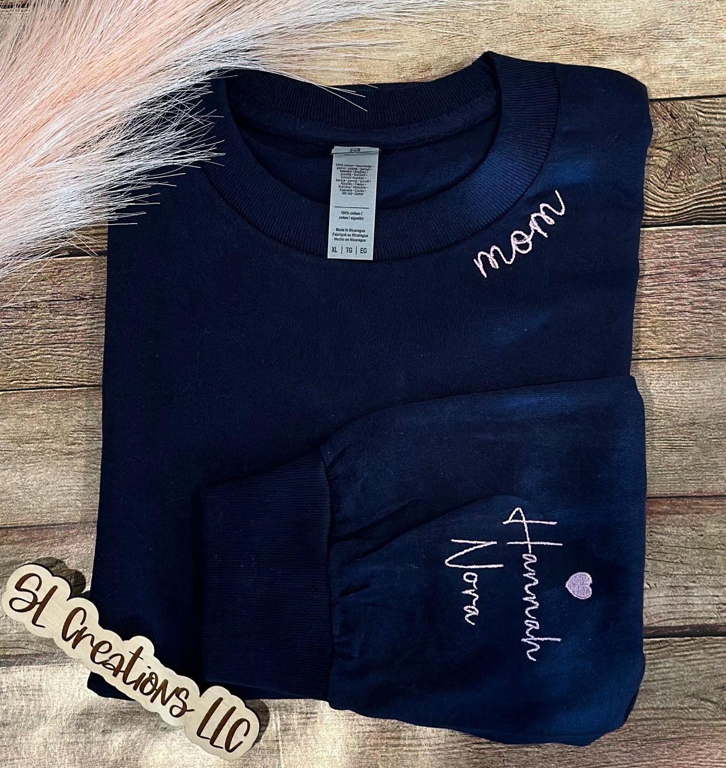 Personalized Embroidered Mom Collar Sweatshirt with Children's Names on Sleeve