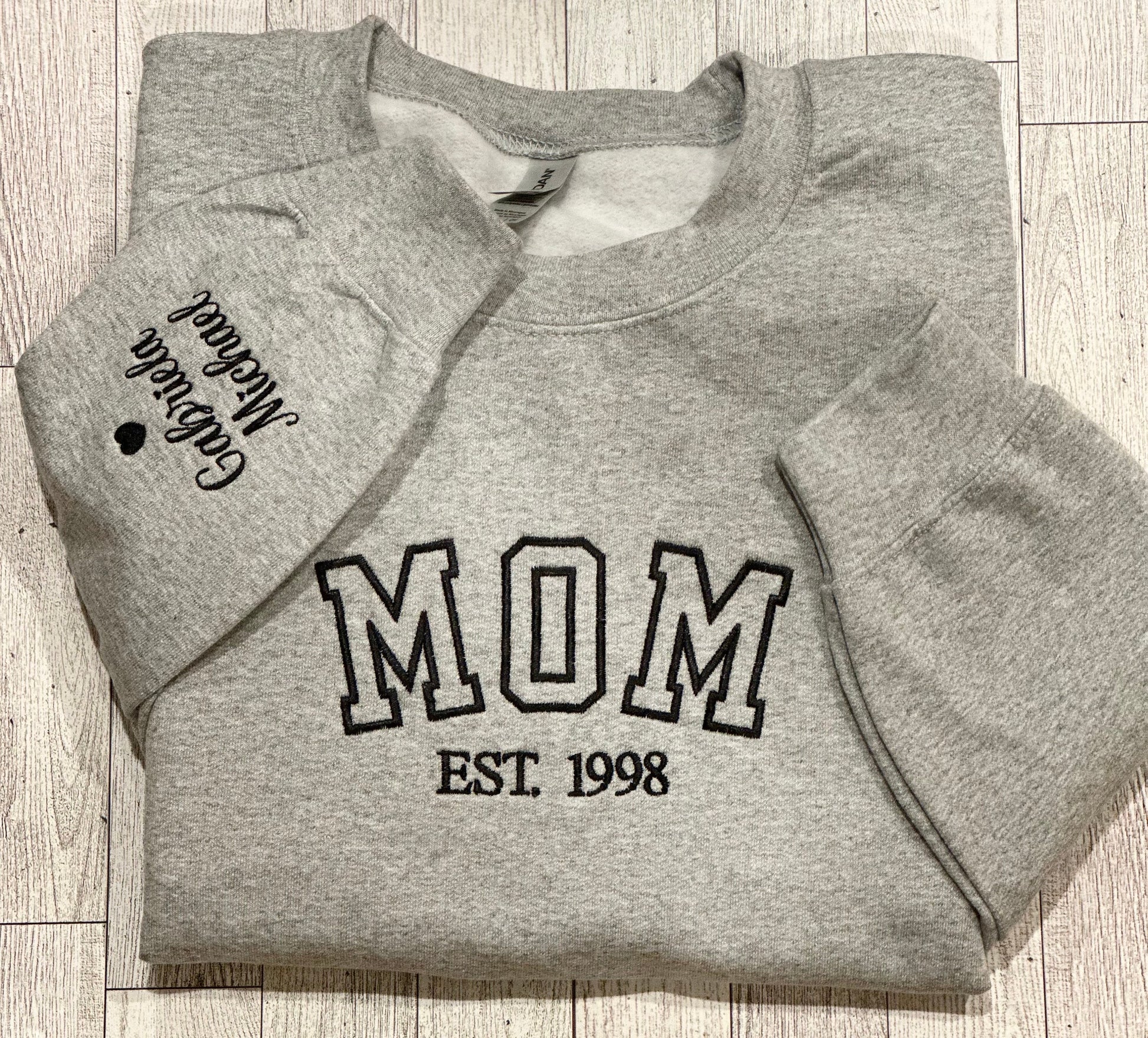 Mama Embroidered Sweatshirt, Custom Mama Shirt With Kids Names, Heart On Sleeve, Pregnancy Reveal Hoodie Gift For New Mom, Mother's Day Gift