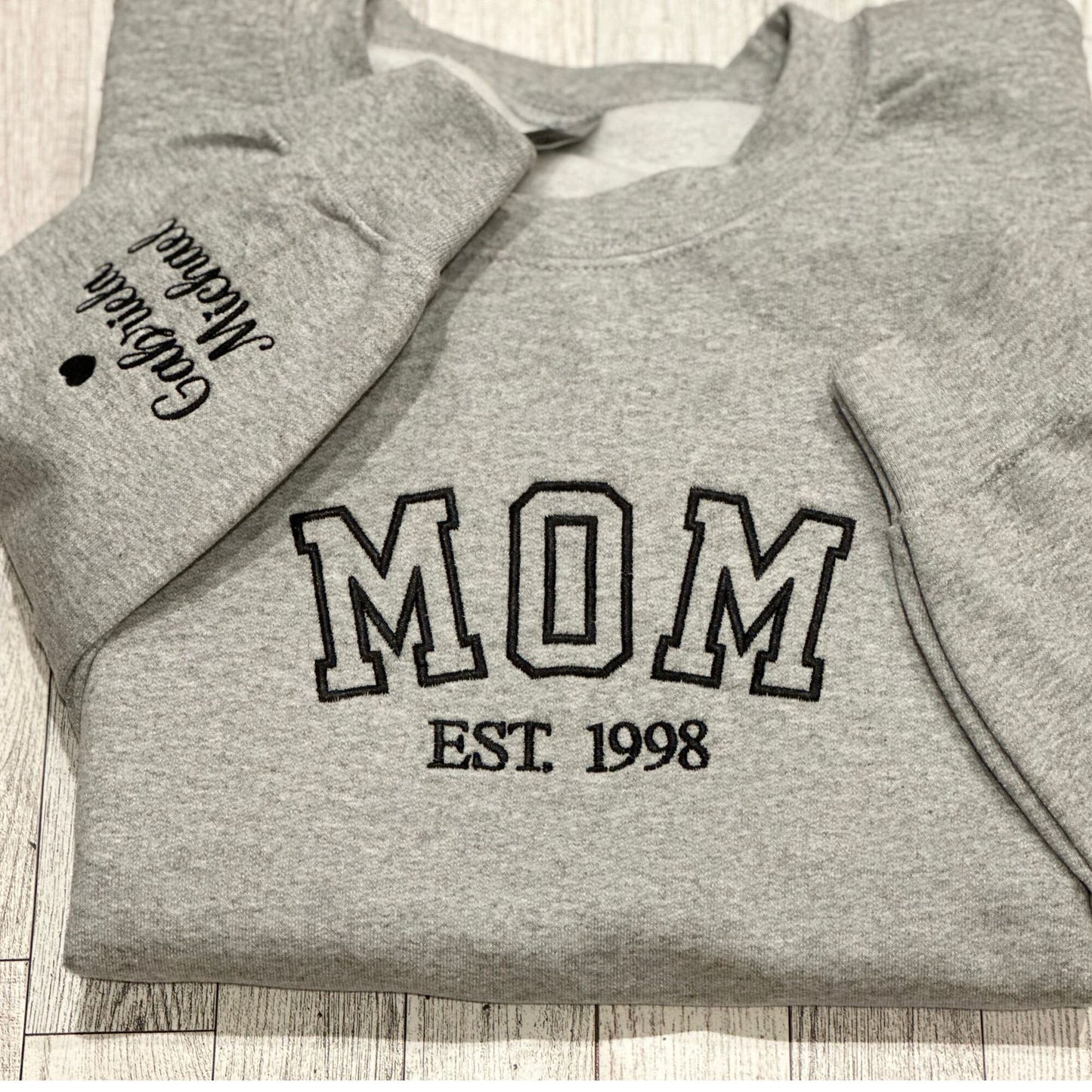 Mama Embroidered Sweatshirt, Custom Mama Shirt With Kids Names, Heart On Sleeve, Pregnancy Reveal Hoodie Gift For New Mom, Mother's Day Gift