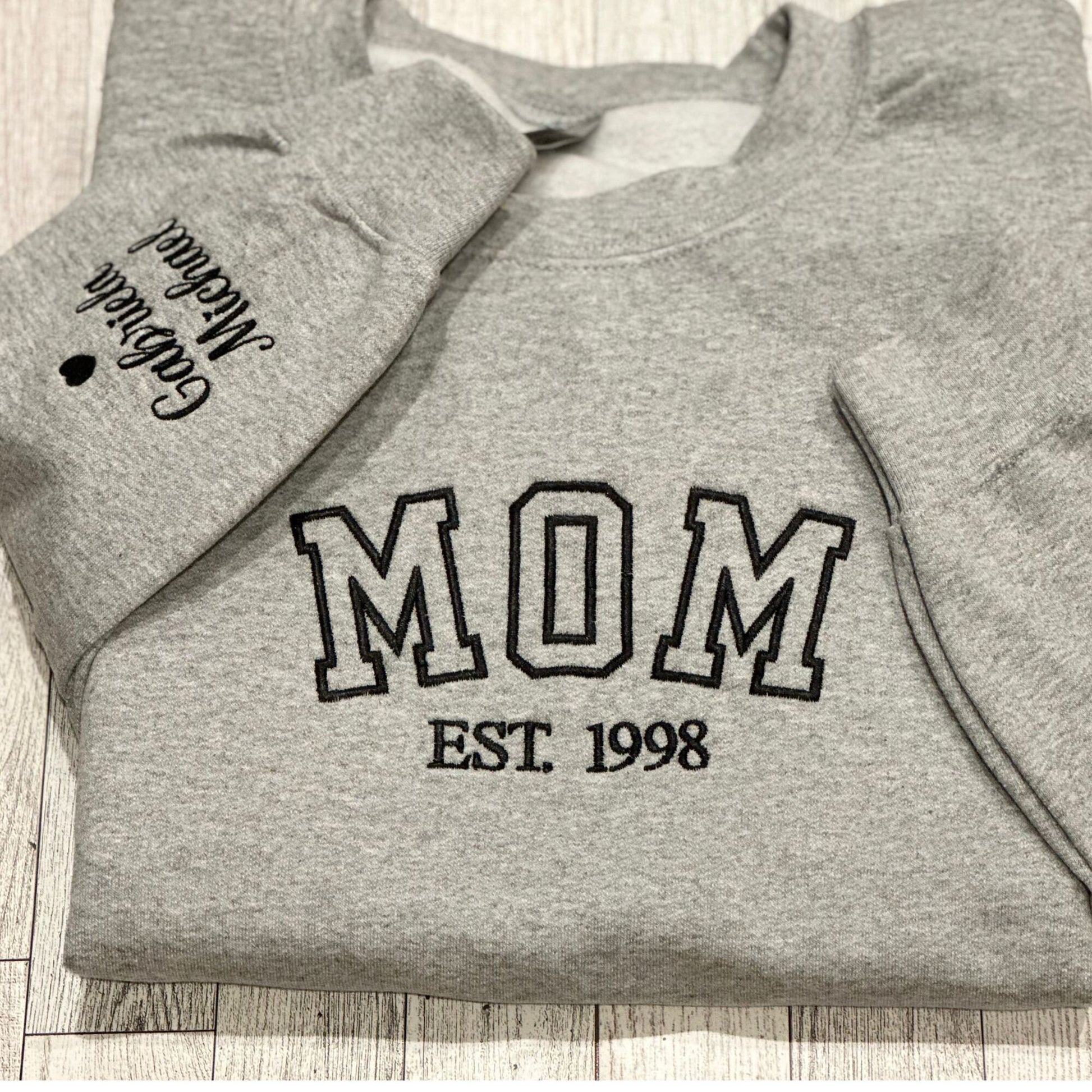 Mama Embroidered Sweatshirt, Custom Mama Shirt With Kids Names, Heart On Sleeve, Pregnancy Reveal Hoodie Gift For New Mom, Mother's Day Gift